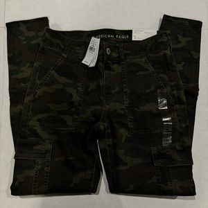 American Eagle Next Level low-rise camo cargo jeggings!